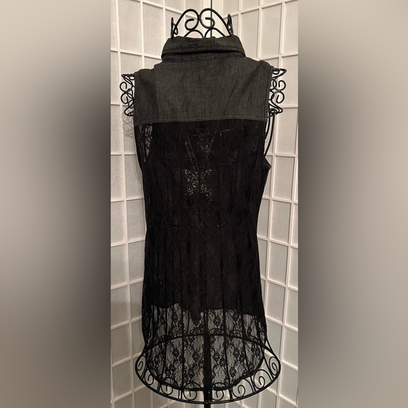 ALI & KRIS Black Denim Lace Back Button Down Top - Picture 4 of 6